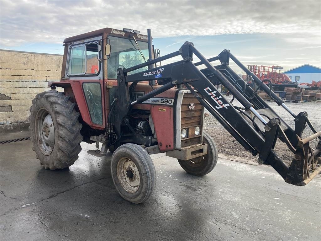 Massey Ferguson 590-2WD - Tractor: foto 2 Massey Ferguson 590-2WD - Tractor: foto 2