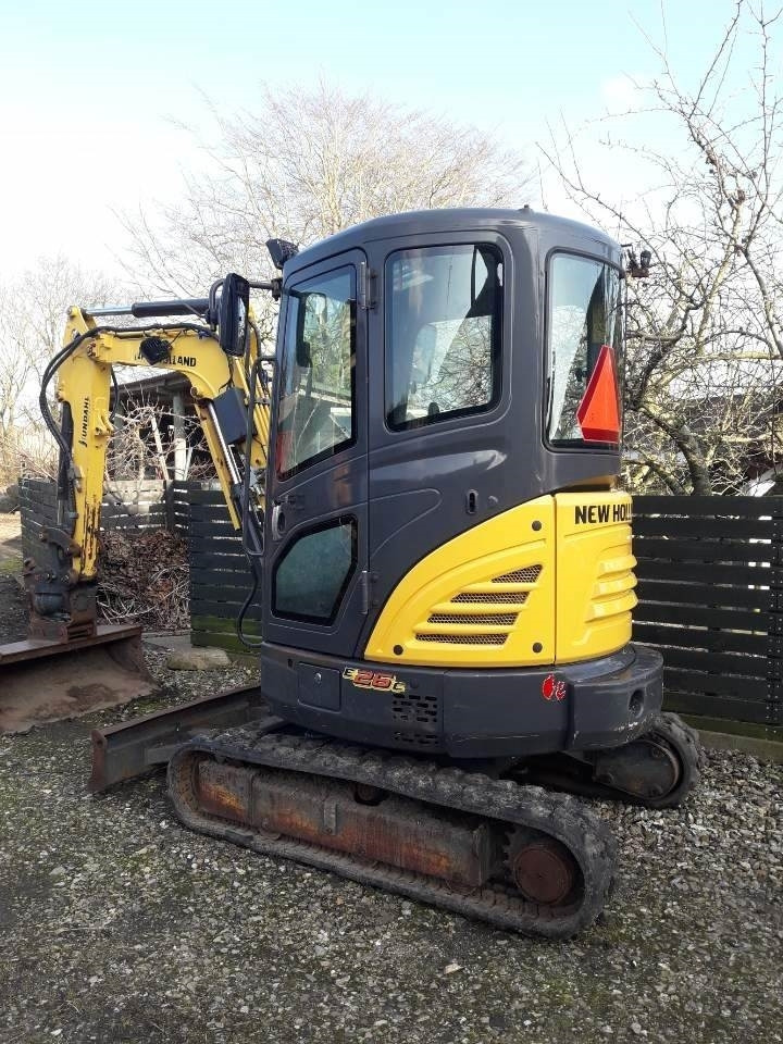 New Holland E26C CAB mini - Miniexcavadora: foto 1 New Holland E26C CAB mini - Miniexcavadora: foto 1