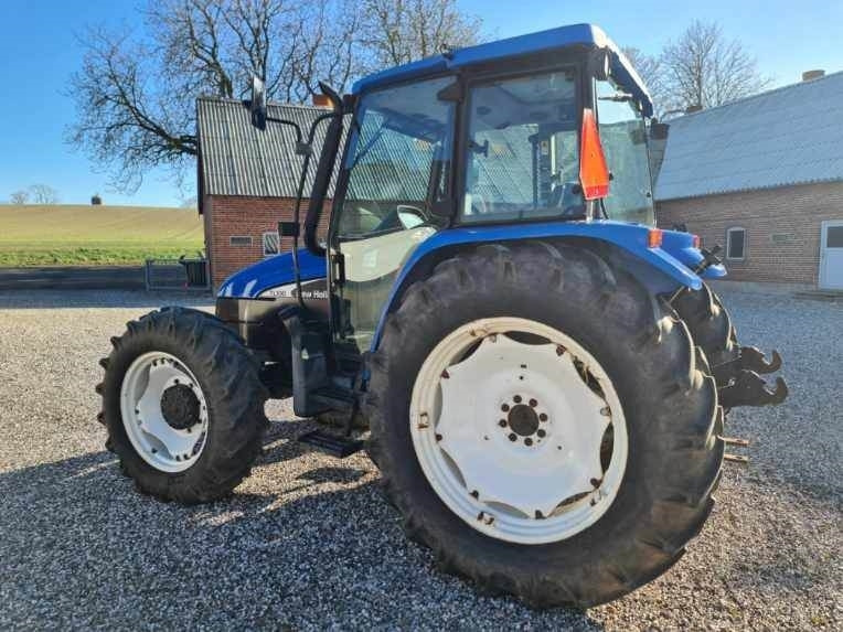 New Holland TL100-4WD - Tractor: foto 2 New Holland TL100-4WD - Tractor: foto 2