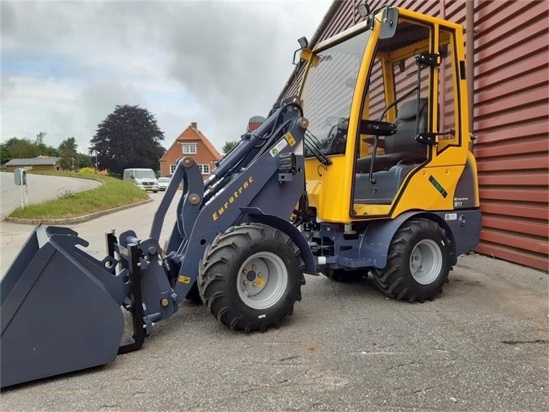 Eurotrac W11 med lang arm, førerhus, skovl og gafler - Cargadora articulada: foto 4 Eurotrac W11 med lang arm, førerhus, skovl og gafler - Cargadora articulada: foto 4