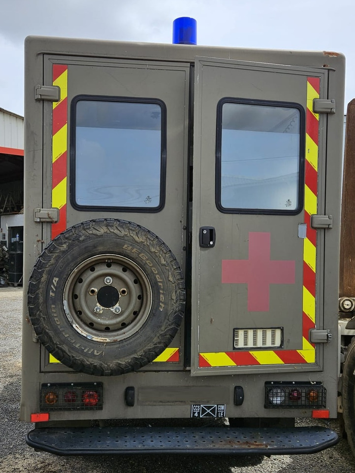 LAND ROVER Défender Ambulance - Furgoneta: foto 4 LAND ROVER Défender Ambulance - Furgoneta: foto 4