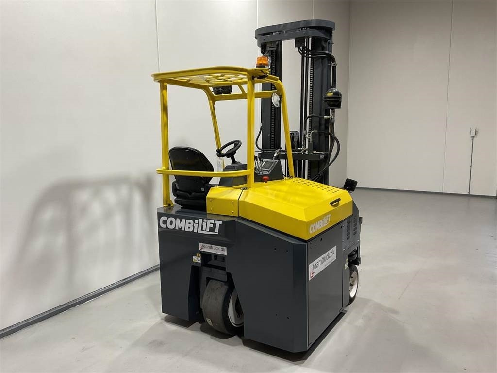 Combilift CBE3000 - Carretilla de 4 vías: foto 2 Combilift CBE3000 - Carretilla de 4 vías: foto 2
