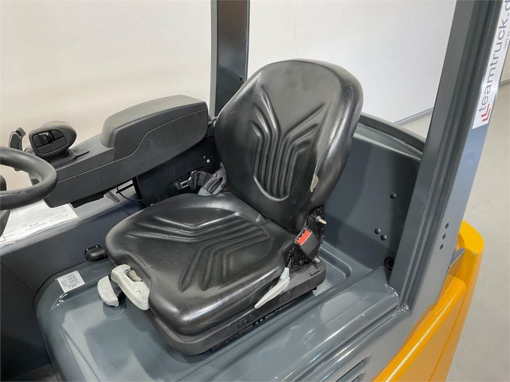 Jungheinrich EFG 216 - Carretilla elevadora eléctrica: foto 5 Jungheinrich EFG 216 - Carretilla elevadora eléctrica: foto 5