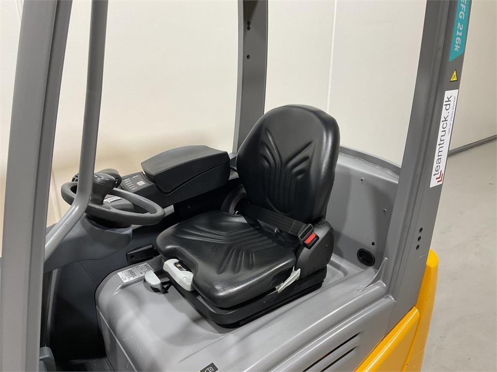 Jungheinrich EFG 216 K - Carretilla elevadora eléctrica: foto 5 Jungheinrich EFG 216 K - Carretilla elevadora eléctrica: foto 5