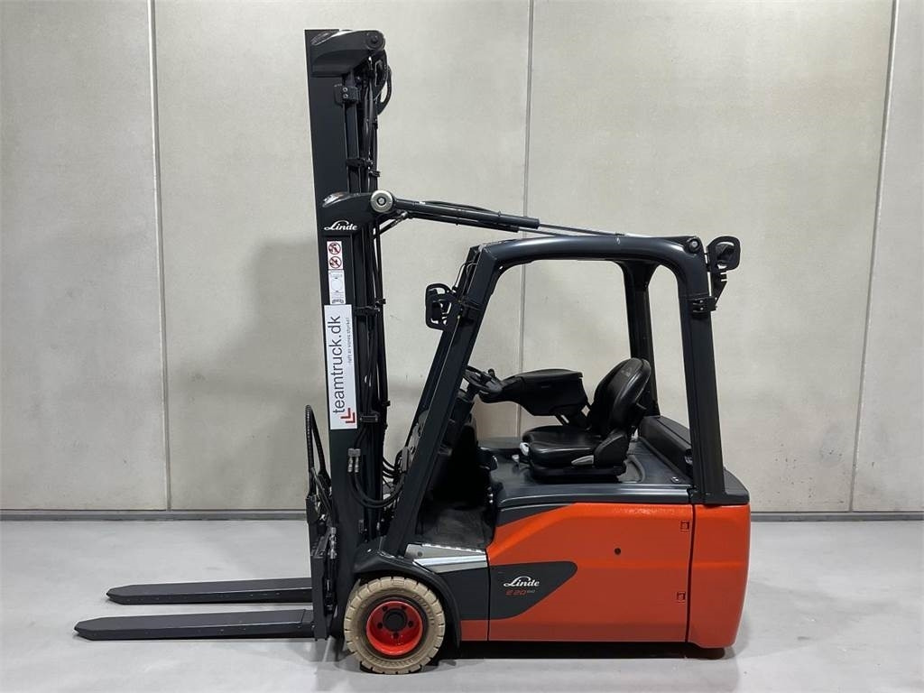 Linde E20-02 - Carretilla elevadora eléctrica: foto 3 Linde E20-02 - Carretilla elevadora eléctrica: foto 3