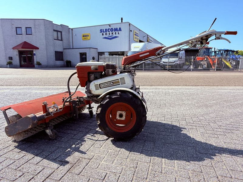 Honda F800 Veegmachine - Barredora vial: foto 1 Honda F800 Veegmachine - Barredora vial: foto 1