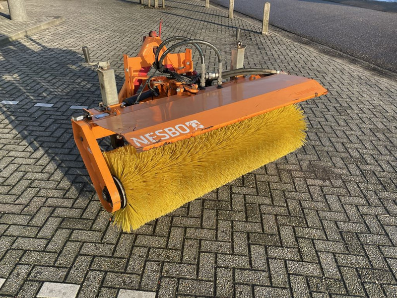 Nesbo Veegmachine HF1600S - Barredora cucharón para Vehículo municipal: foto 1 Nesbo Veegmachine HF1600S - Barredora cucharón para Vehículo municipal: foto 1