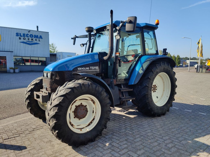 New Holland TS115 - Tractor: foto 1 New Holland TS115 - Tractor: foto 1