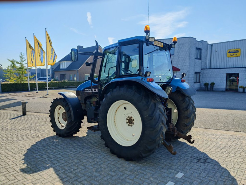 New Holland TS115 - Tractor: foto 2 New Holland TS115 - Tractor: foto 2