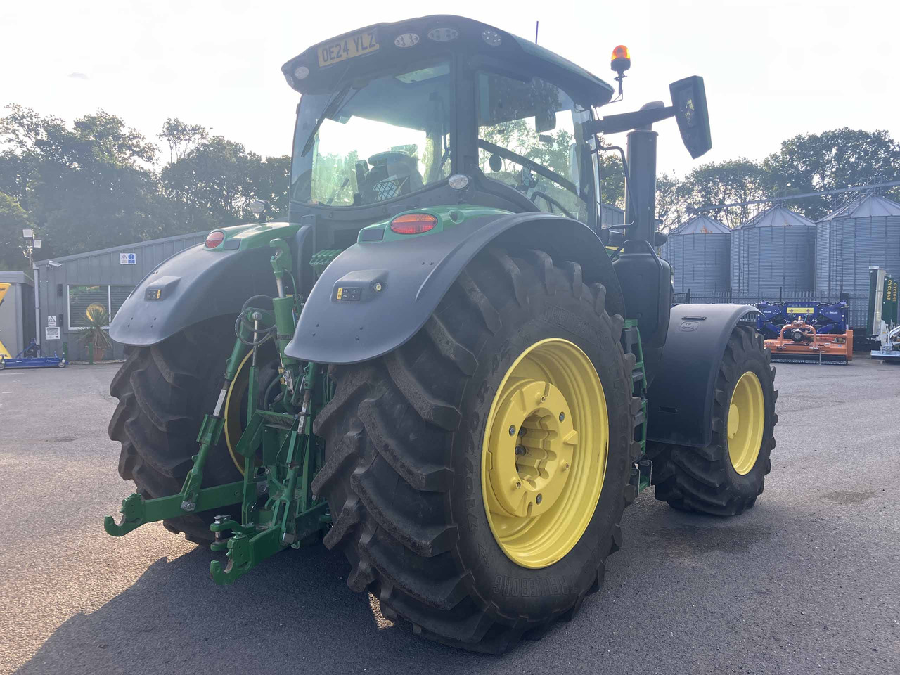 John Deer 6R 250 - Tractor: foto 5 John Deer 6R 250 - Tractor: foto 5