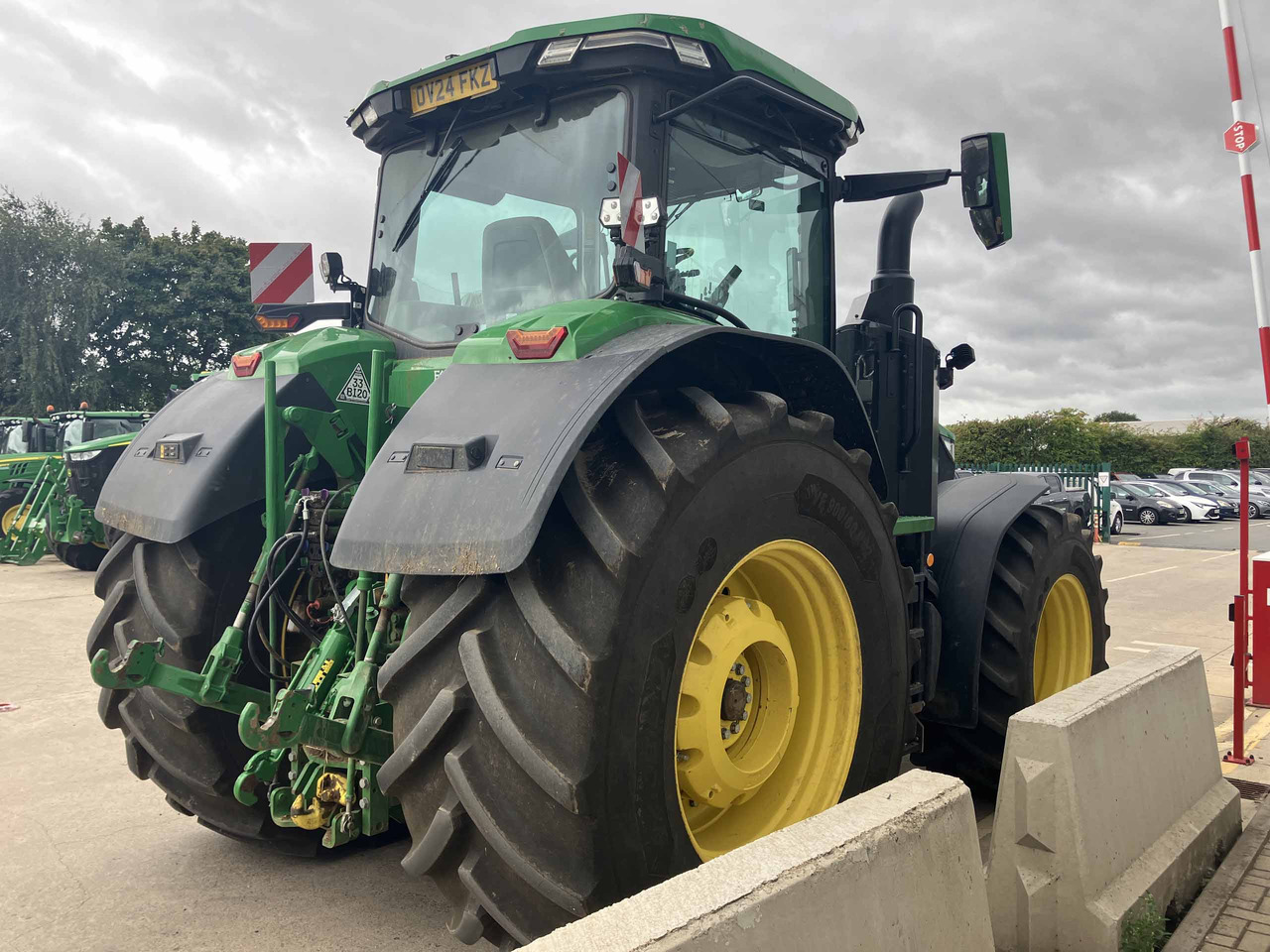 John Deer 7R 350 - Tractor: foto 5 John Deer 7R 350 - Tractor: foto 5