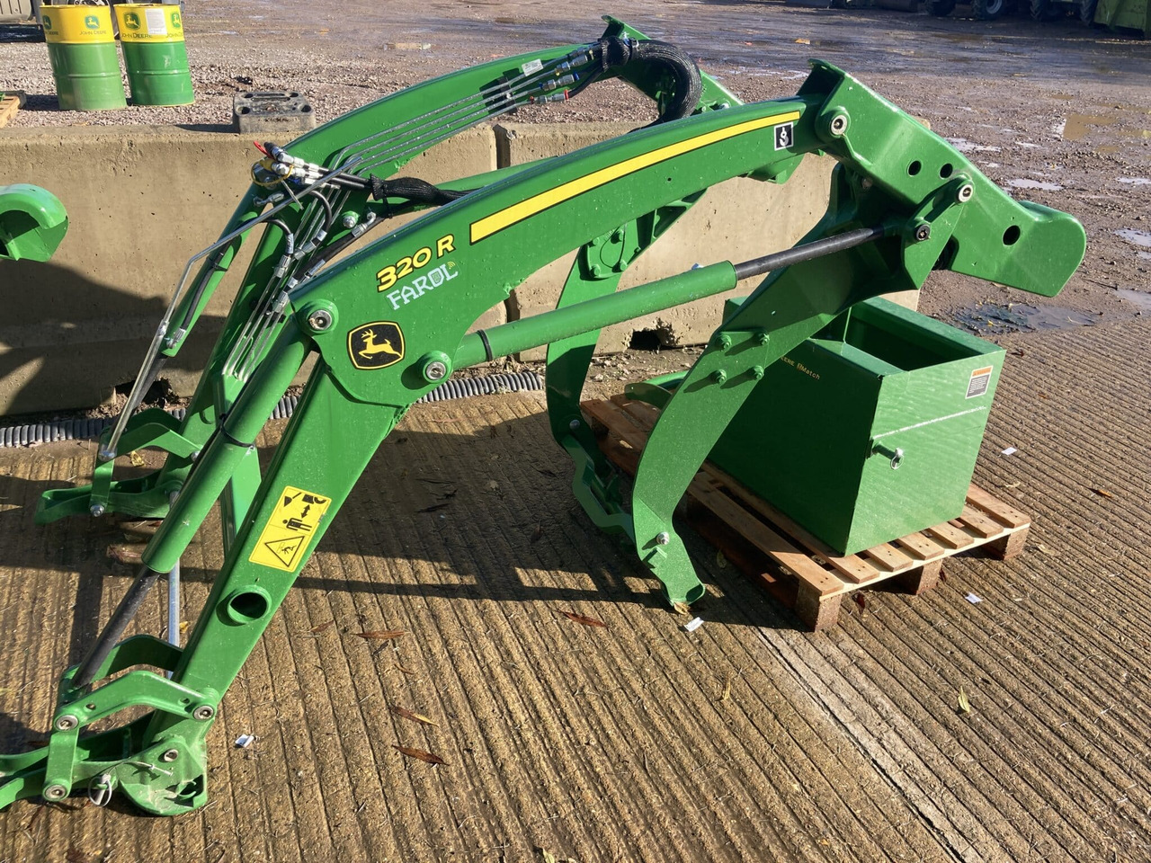 John Deere 320R Front Loader - Cargador frontal para tractor: foto 1 John Deere 320R Front Loader - Cargador frontal para tractor: foto 1