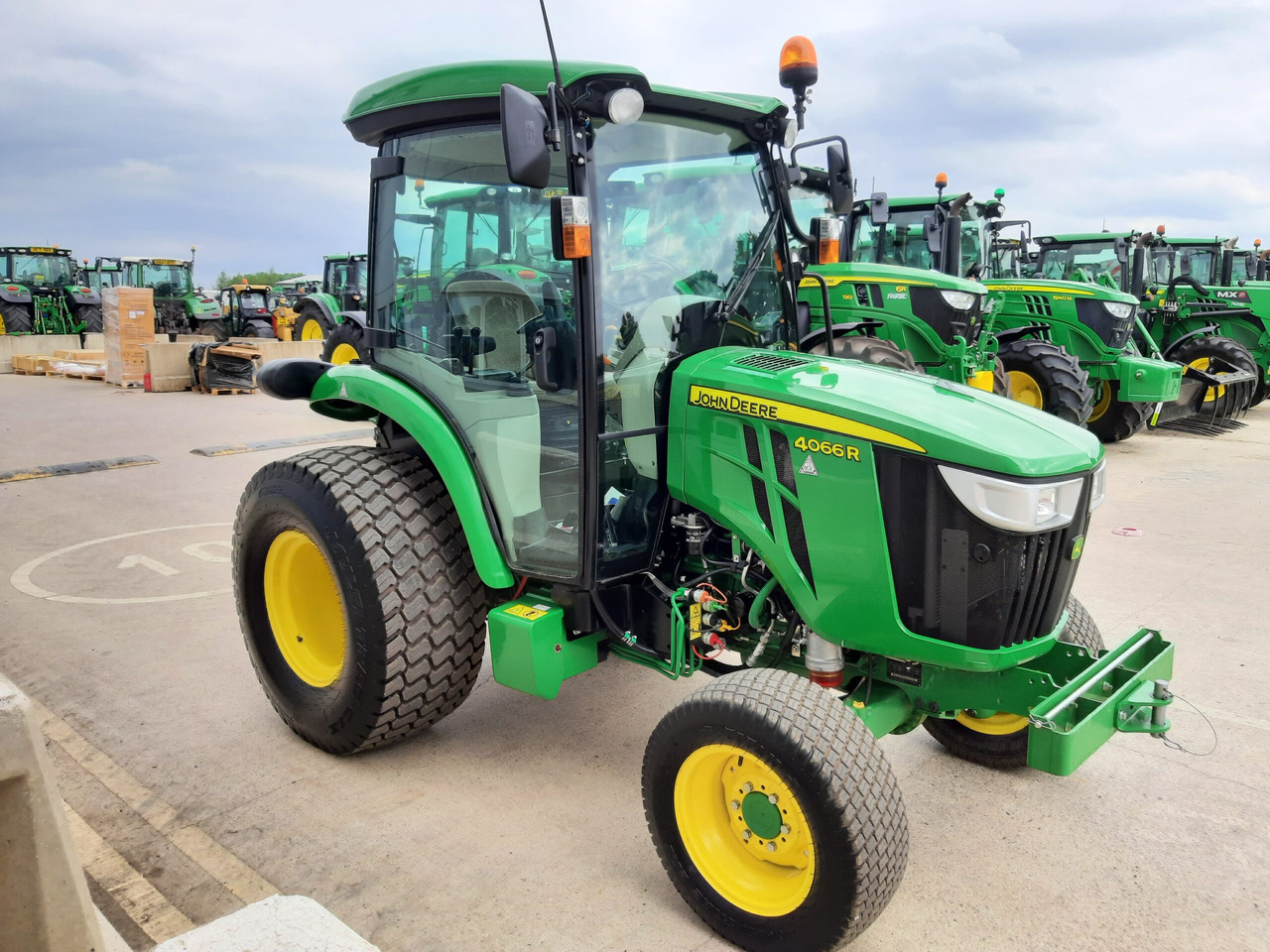 John Deere 4066R Compact Tractor - Mini tractor: foto 3 John Deere 4066R Compact Tractor - Mini tractor: foto 3