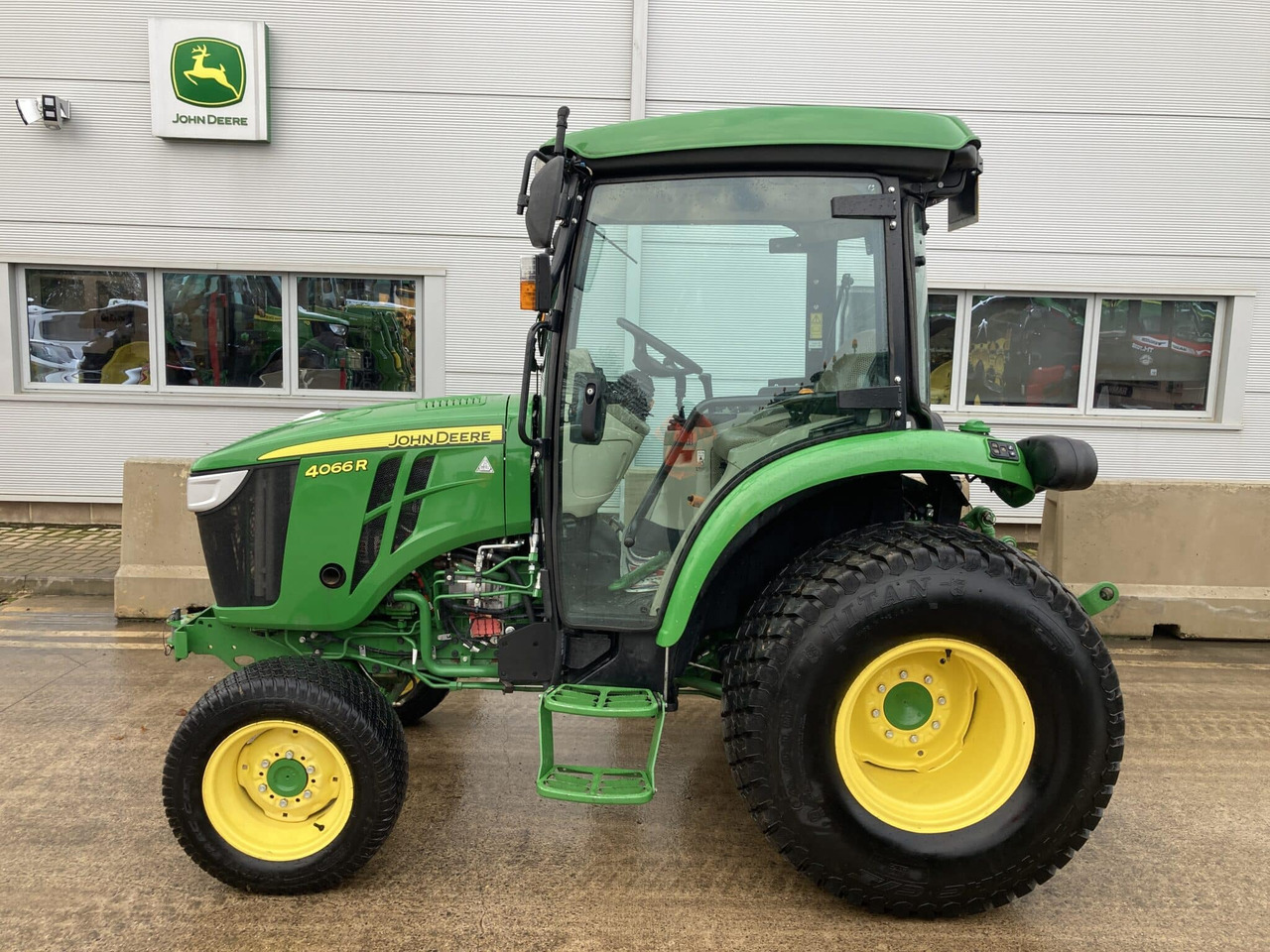 John Deere 4066R compact tractor - Mini tractor: foto 2 John Deere 4066R compact tractor - Mini tractor: foto 2