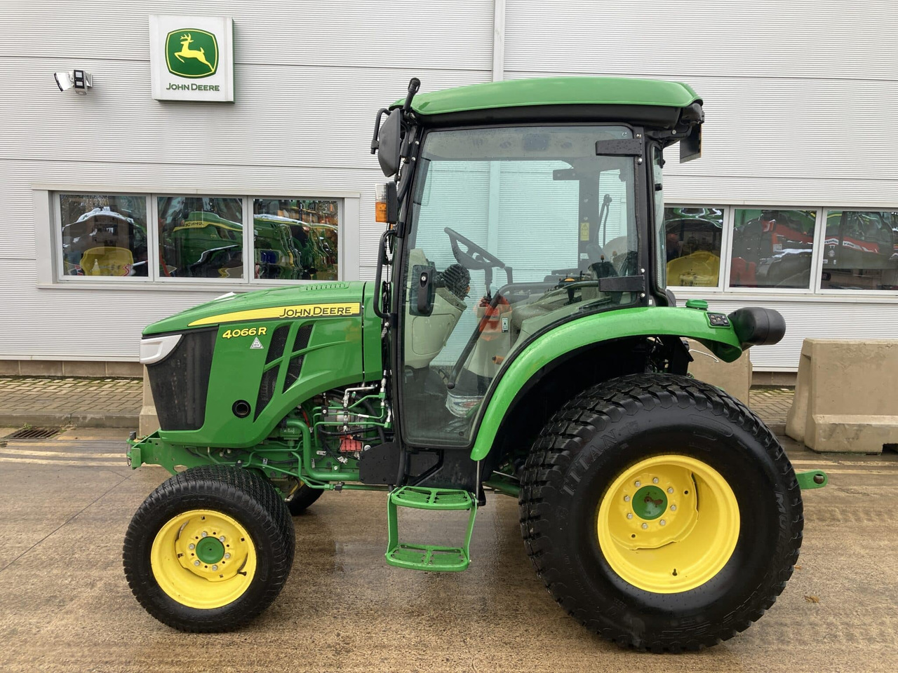 John Deere 4066R compact tractor - Mini tractor: foto 2 John Deere 4066R compact tractor - Mini tractor: foto 2