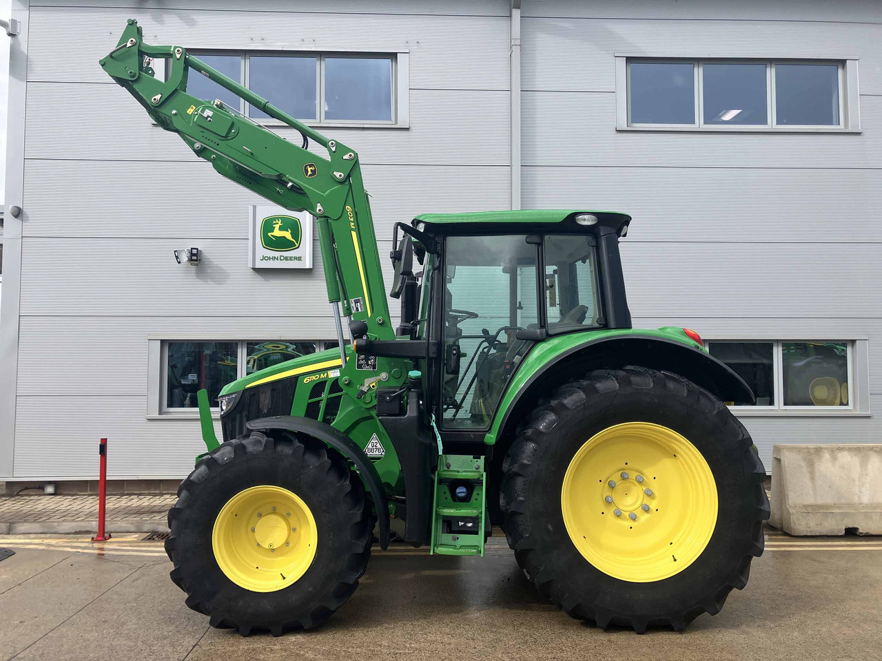 John Deere 6110M - Tractor: foto 2 John Deere 6110M - Tractor: foto 2