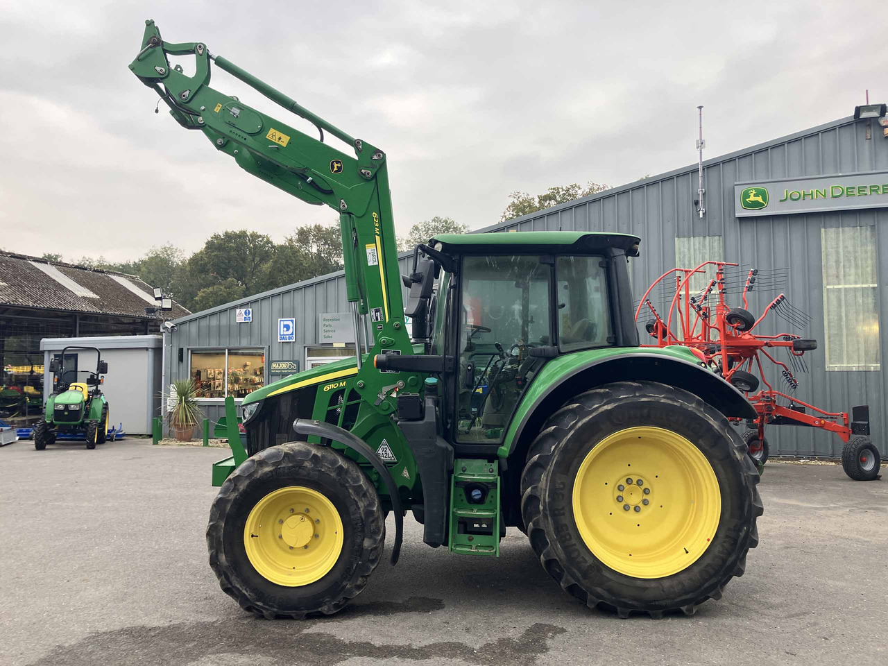 John Deere 6110M - Tractor: foto 2 John Deere 6110M - Tractor: foto 2