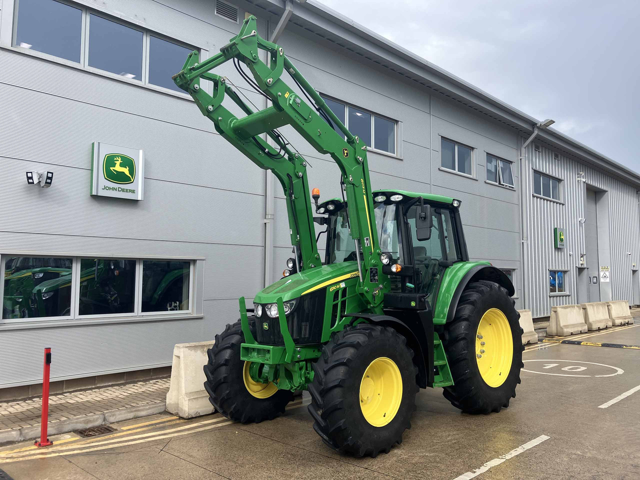 John Deere 6110M - Tractor: foto 1 John Deere 6110M - Tractor: foto 1