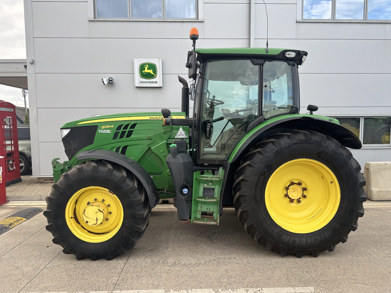 John Deere 6135R - Tractor: foto 2 John Deere 6135R - Tractor: foto 2