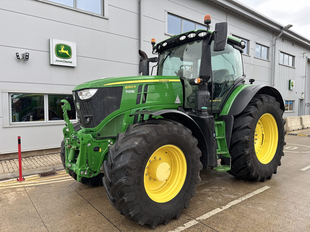John Deere 6250R - Tractor: foto 1 John Deere 6250R - Tractor: foto 1