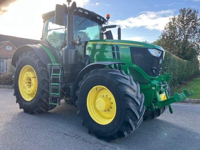 John Deere 6250R - Tractor: foto 1 John Deere 6250R - Tractor: foto 1