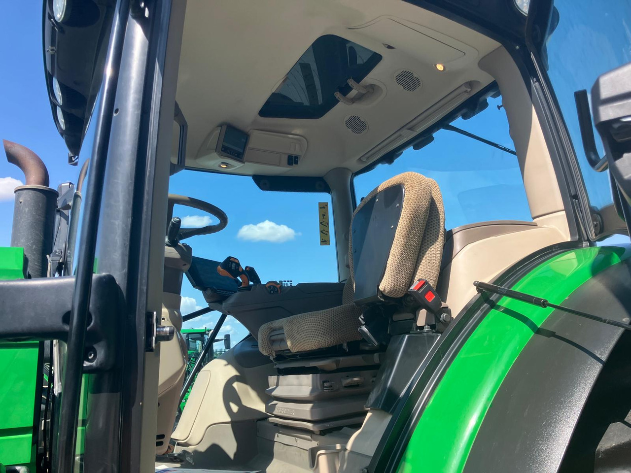 John Deere 6R 155 - Tractor: foto 4 John Deere 6R 155 - Tractor: foto 4