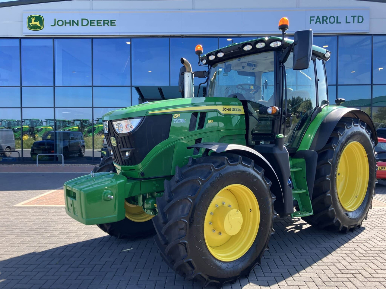 John Deere 6R 185 - Tractor: foto 1 John Deere 6R 185 - Tractor: foto 1