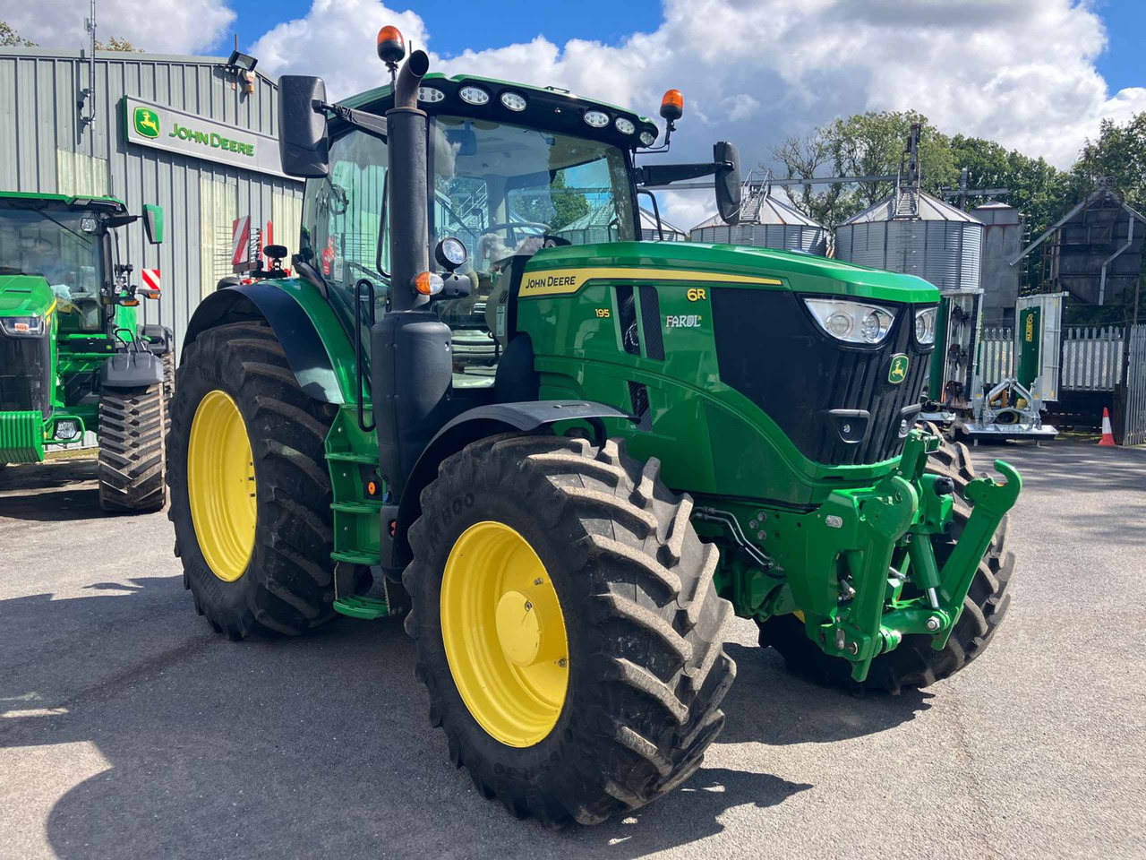 John Deere 6R 195 - Tractor: foto 2 John Deere 6R 195 - Tractor: foto 2