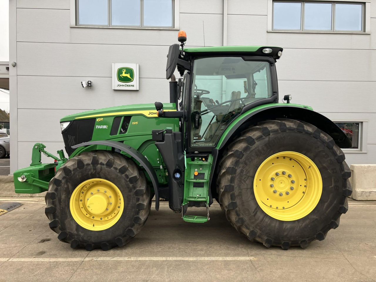 John Deere 6R 195 - Tractor: foto 2 John Deere 6R 195 - Tractor: foto 2