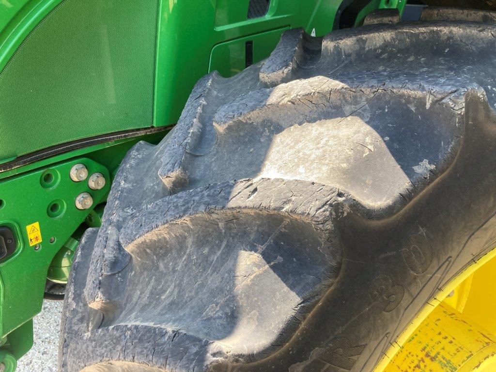 Tractor John Deere 6R 215: foto 19