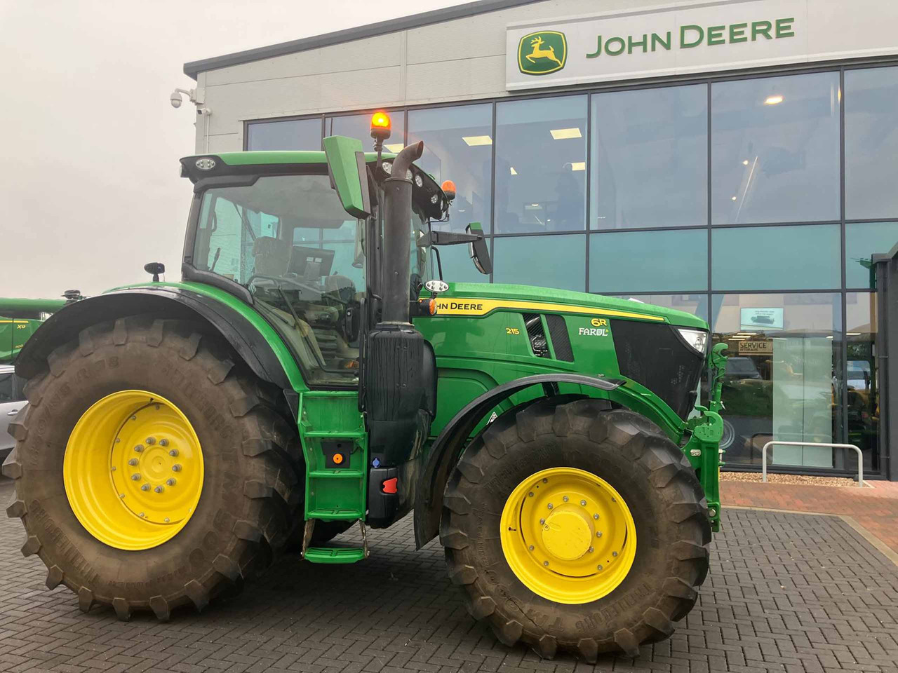 John Deere 6R 215 - Tractor: foto 5 John Deere 6R 215 - Tractor: foto 5