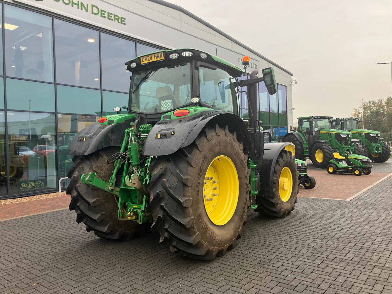 John Deere 6R 215 - Tractor: foto 2 John Deere 6R 215 - Tractor: foto 2