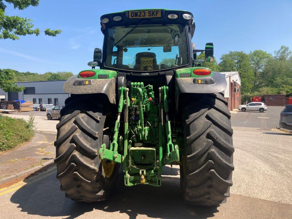 Tractor John Deere 6R 215: foto 16