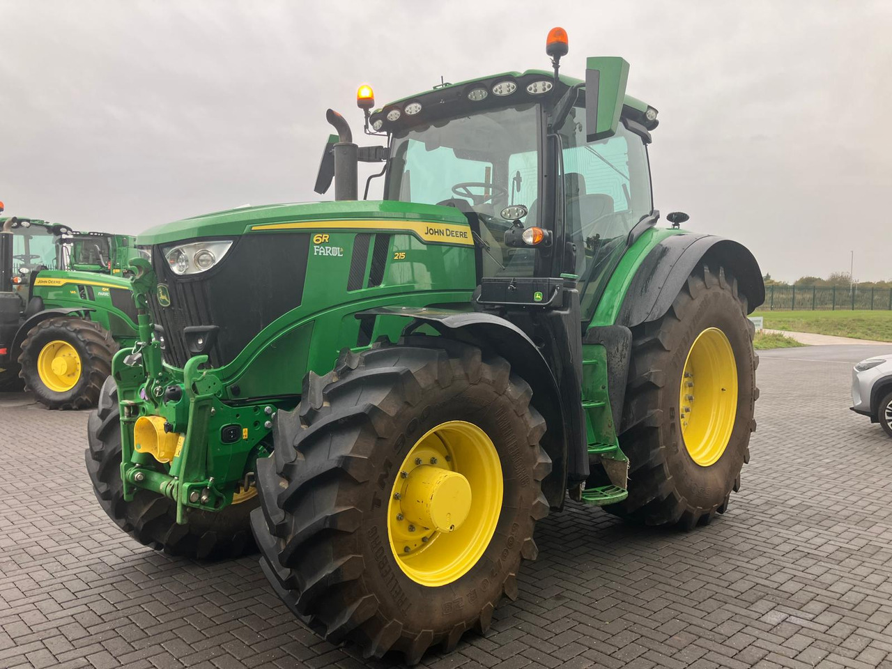 John Deere 6R 215 - Tractor: foto 1 John Deere 6R 215 - Tractor: foto 1