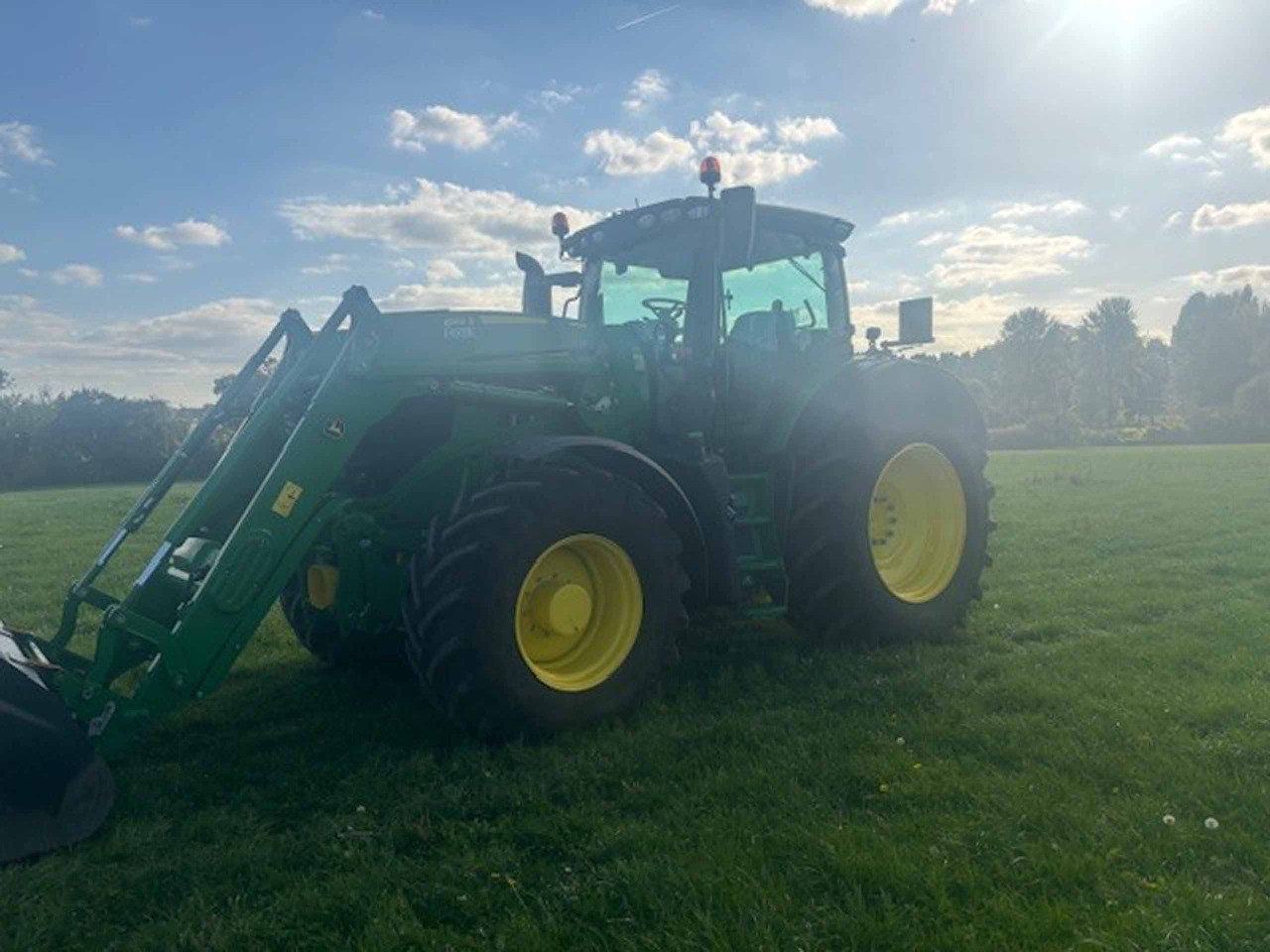 John Deere 6R 250 + 683R - Tractor: foto 3 John Deere 6R 250 + 683R - Tractor: foto 3