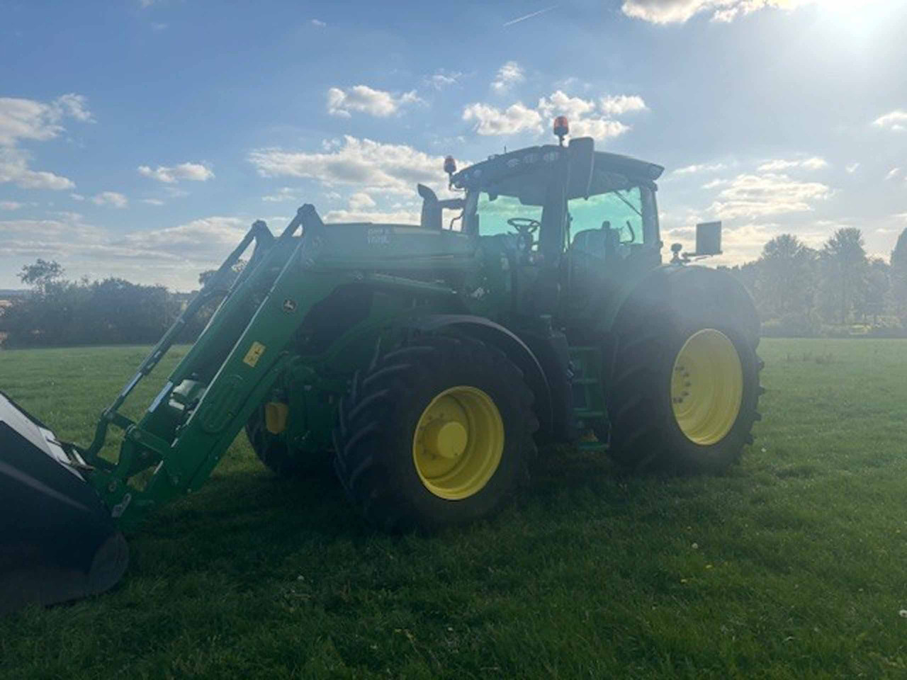 John Deere 6R 250 + 683R - Tractor: foto 2 John Deere 6R 250 + 683R - Tractor: foto 2