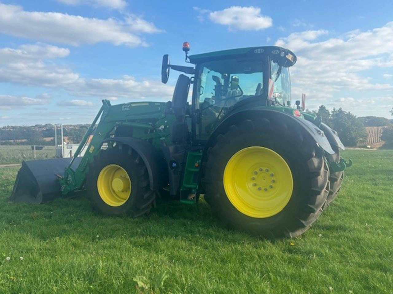 John Deere 6R 250 + 683R - Tractor: foto 4 John Deere 6R 250 + 683R - Tractor: foto 4