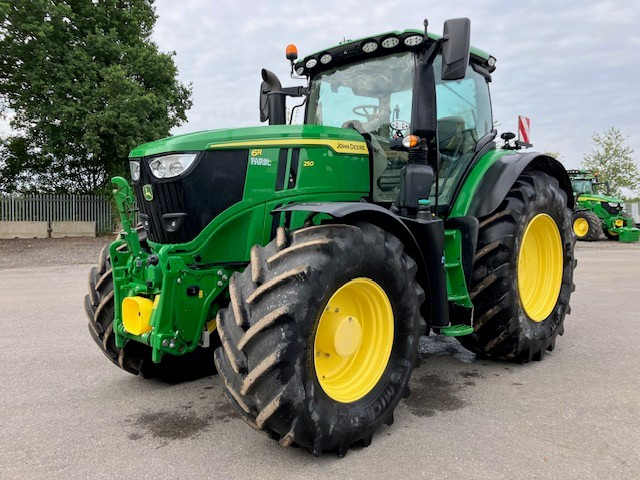 John Deere 6R 250 - Tractor: foto 1 John Deere 6R 250 - Tractor: foto 1