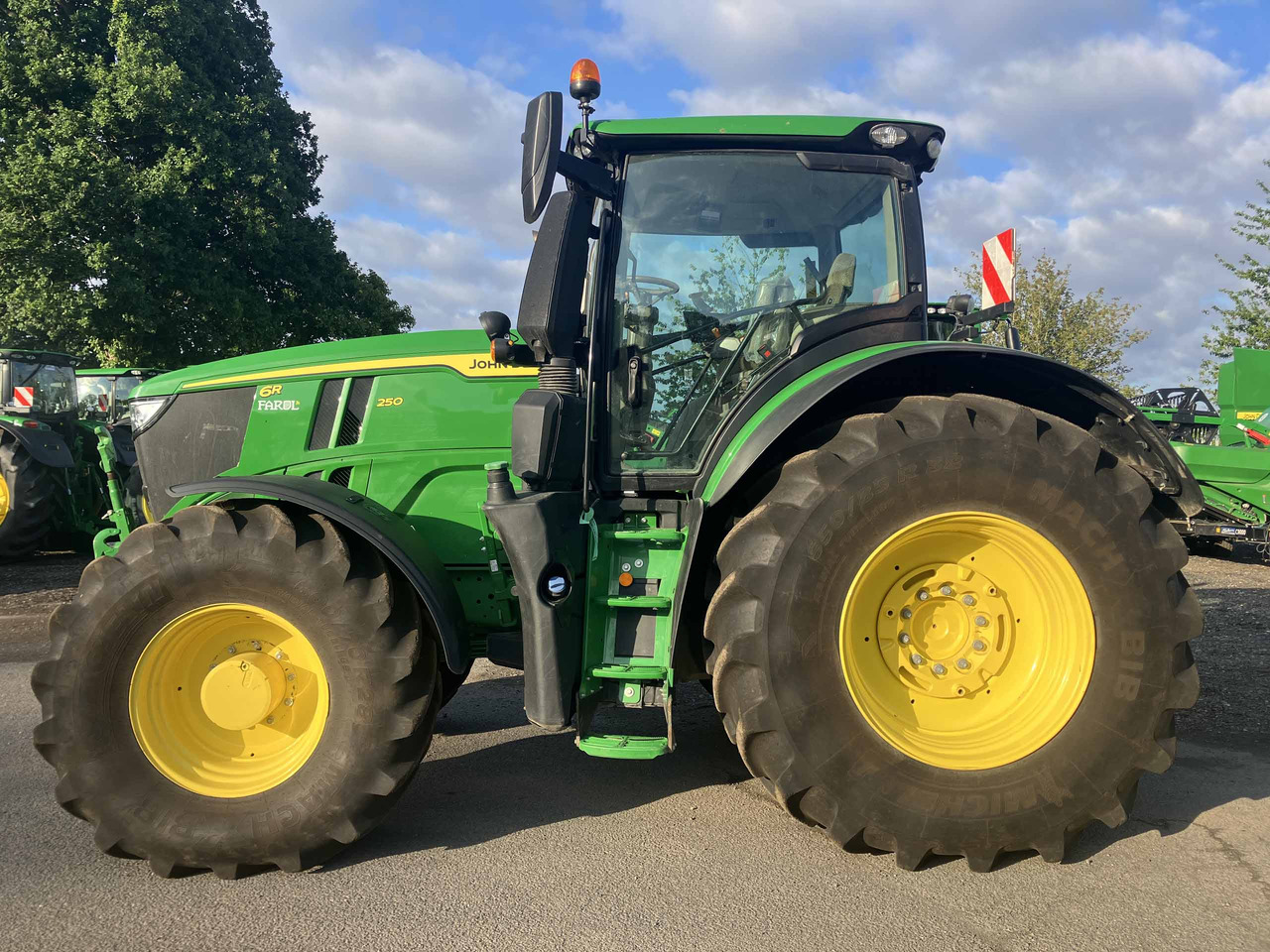 John Deere 6R 250 - Tractor: foto 2 John Deere 6R 250 - Tractor: foto 2