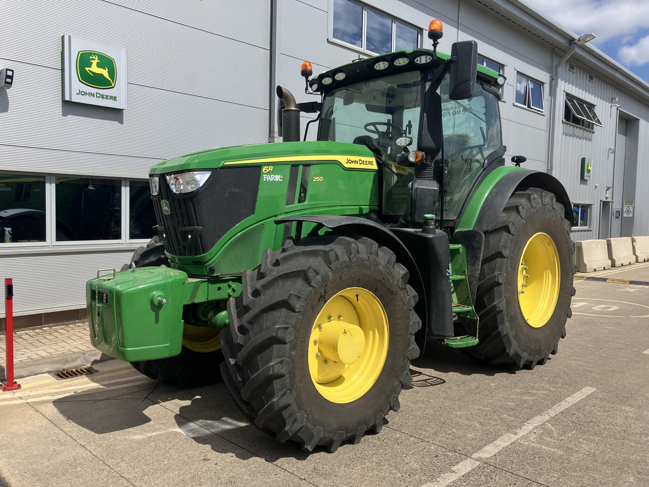 John Deere 6R 250 - Tractor: foto 1 John Deere 6R 250 - Tractor: foto 1