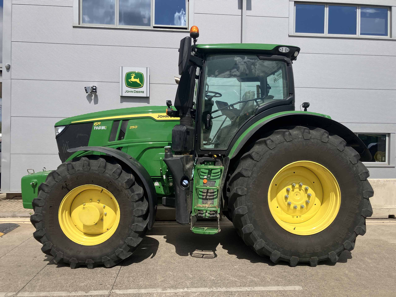 John Deere 6R 250 - Tractor: foto 2 John Deere 6R 250 - Tractor: foto 2