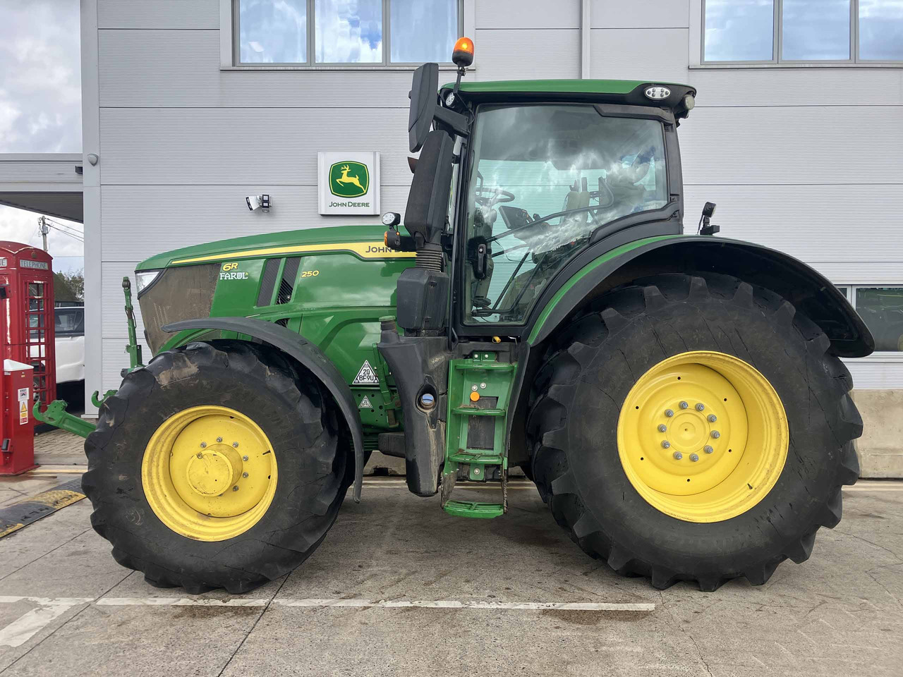 John Deere 6R 250 - Tractor: foto 2 John Deere 6R 250 - Tractor: foto 2