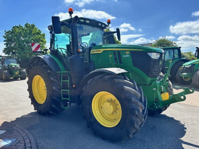 John Deere 6R 250 - Tractor: foto 3 John Deere 6R 250 - Tractor: foto 3