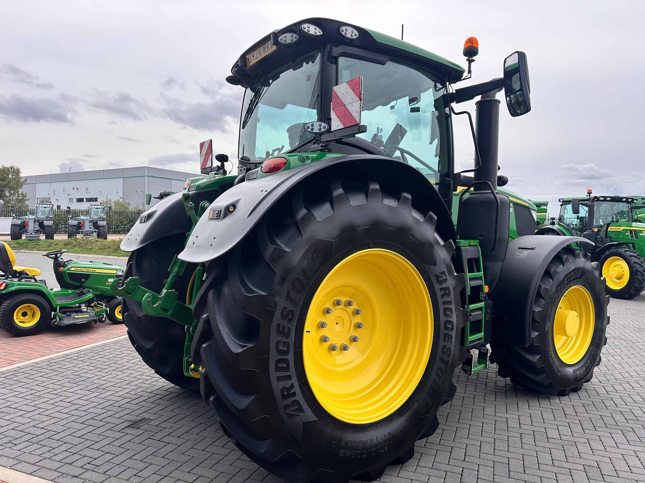 John Deere 6R 250 - Tractor: foto 5 John Deere 6R 250 - Tractor: foto 5