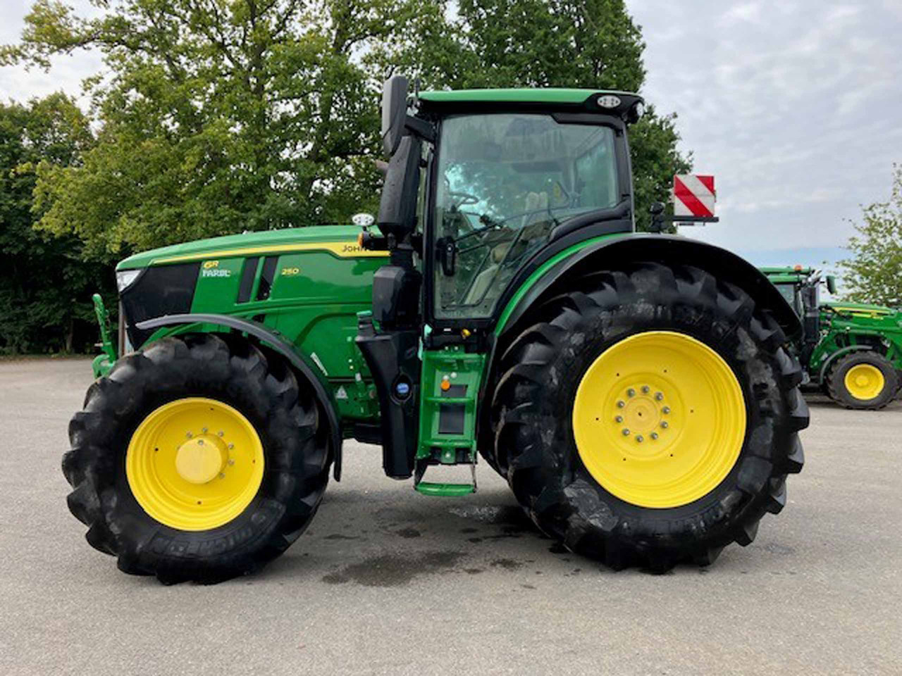 John Deere 6R 250 - Tractor: foto 4 John Deere 6R 250 - Tractor: foto 4