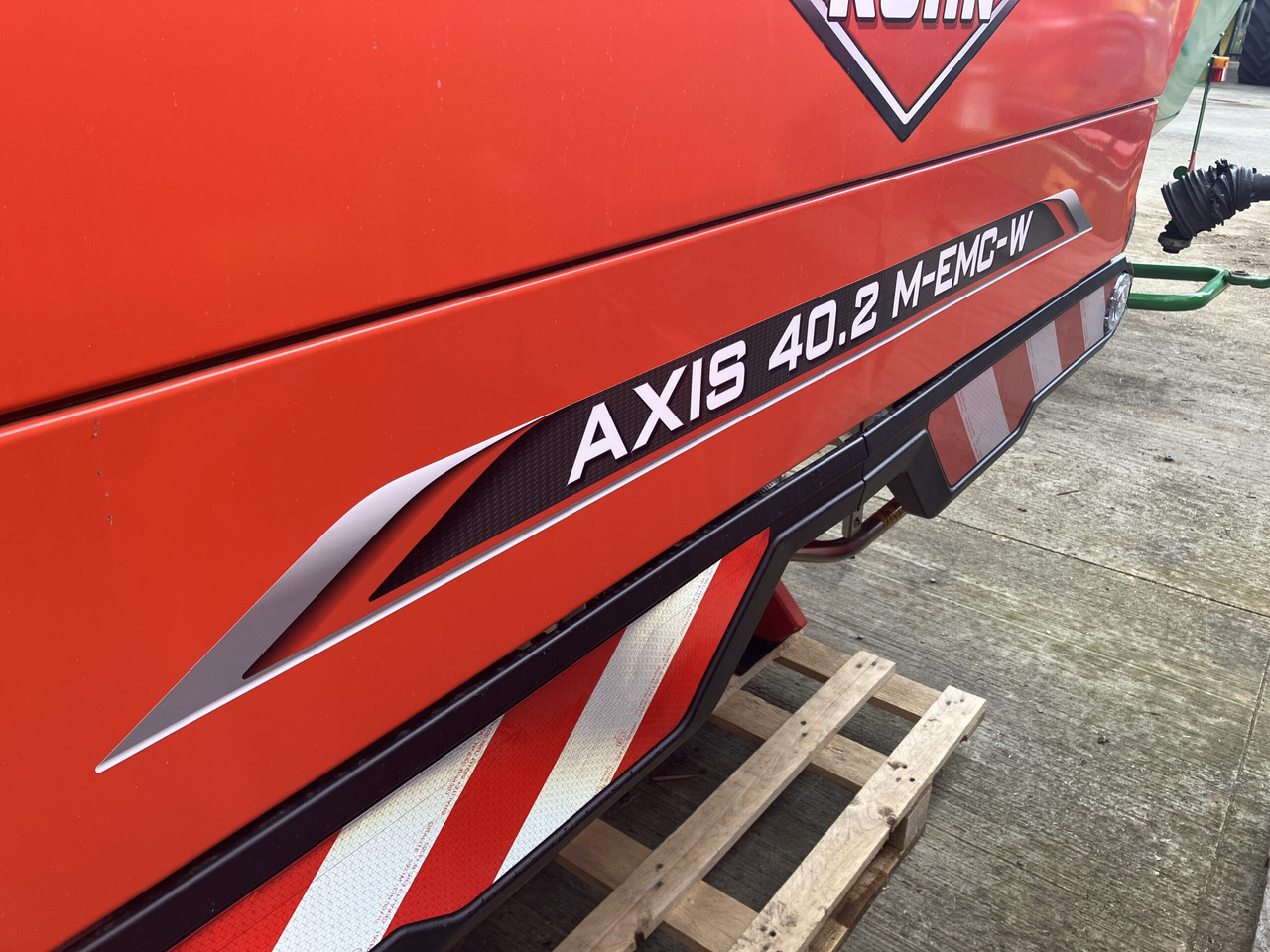 Kuhn Axis 40.2 M-EMC-W - Esparcidor de fertilizantes: foto 3 Kuhn Axis 40.2 M-EMC-W - Esparcidor de fertilizantes: foto 3