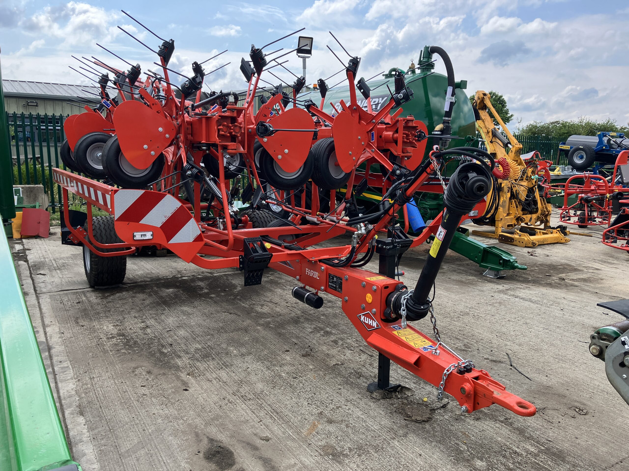 Kuhn GF13003 - Maquinaria de henificación: foto 1 Kuhn GF13003 - Maquinaria de henificación: foto 1