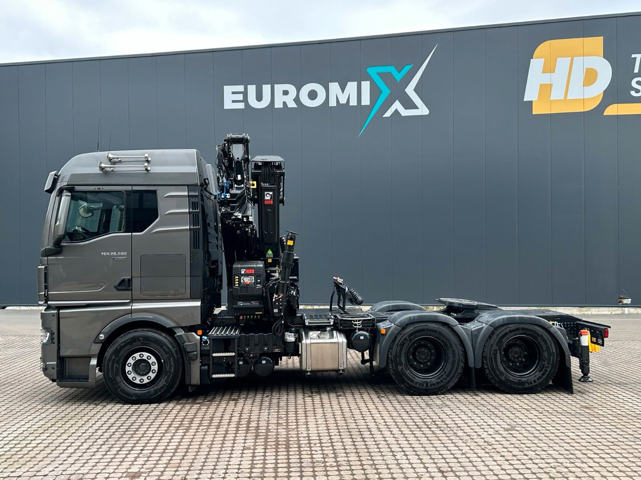 MAN TGX 26.580 6x4 Kran Hiab 302-6 + Jib-4 - Cabeza tractora: foto 4 MAN TGX 26.580 6x4 Kran Hiab 302-6 + Jib-4 - Cabeza tractora: foto 4