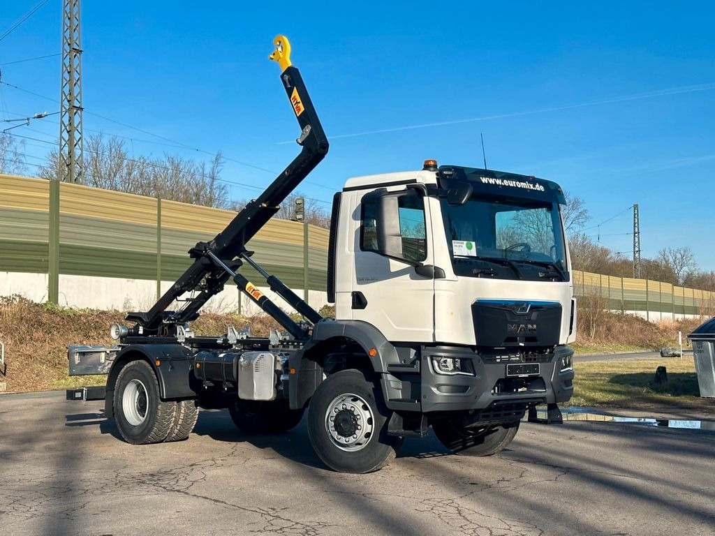 Camión multibasculante, Camión grúa nuevo MAN TGM 18.320 4x4 Euro 6e Hyva 12-45: foto 1
