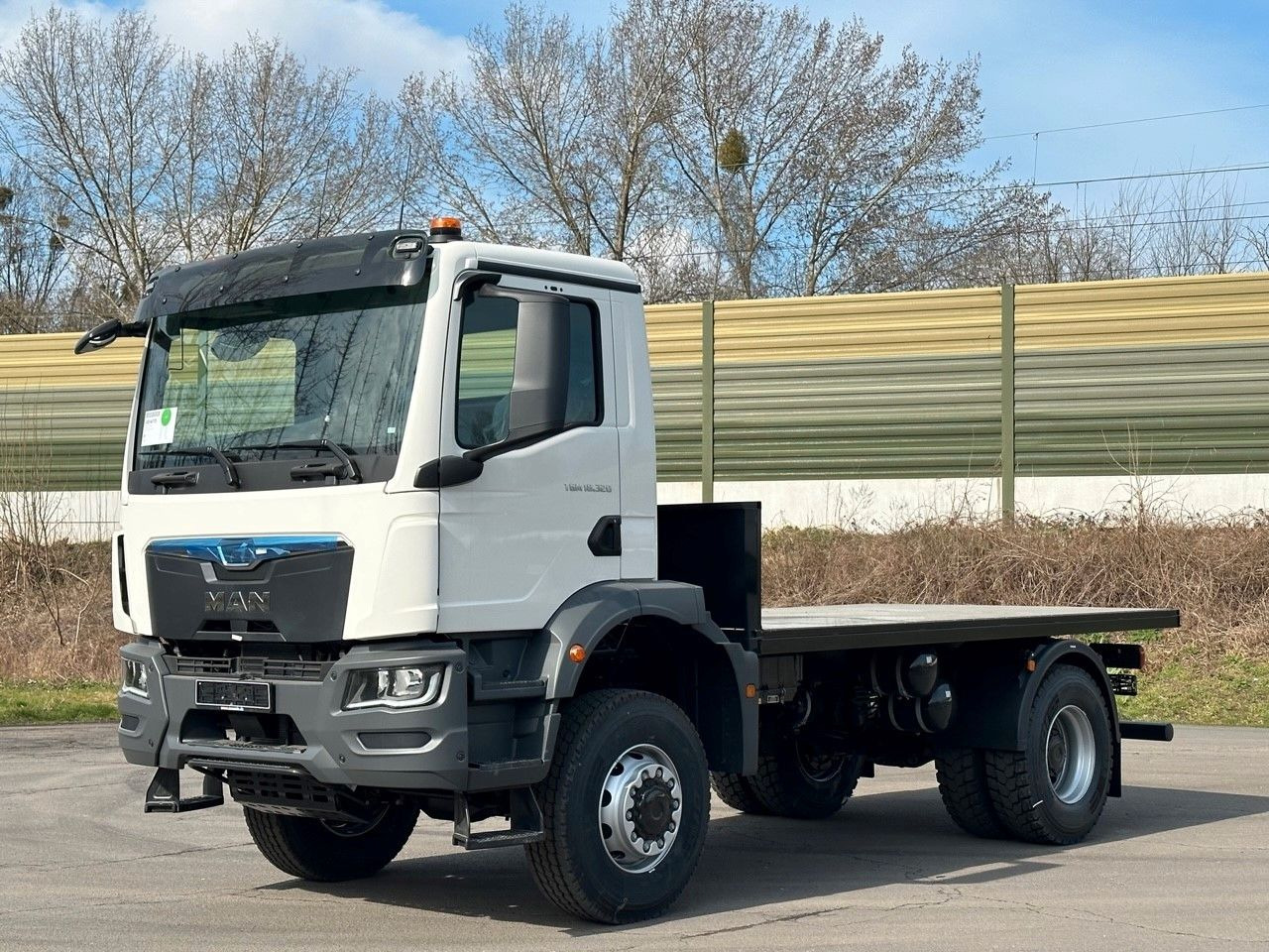 MAN TGM 18.320 4x4 Euro 6e Plato - Camión caja abierta: foto 1 MAN TGM 18.320 4x4 Euro 6e Plato - Camión caja abierta: foto 1